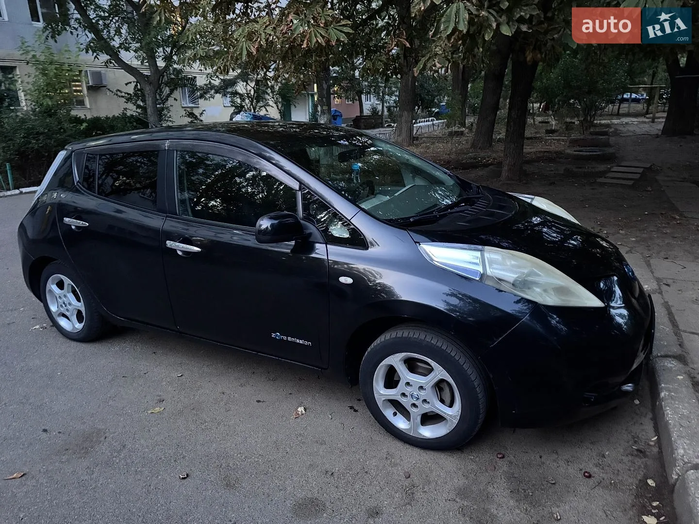 Nissan Leaf, 2011