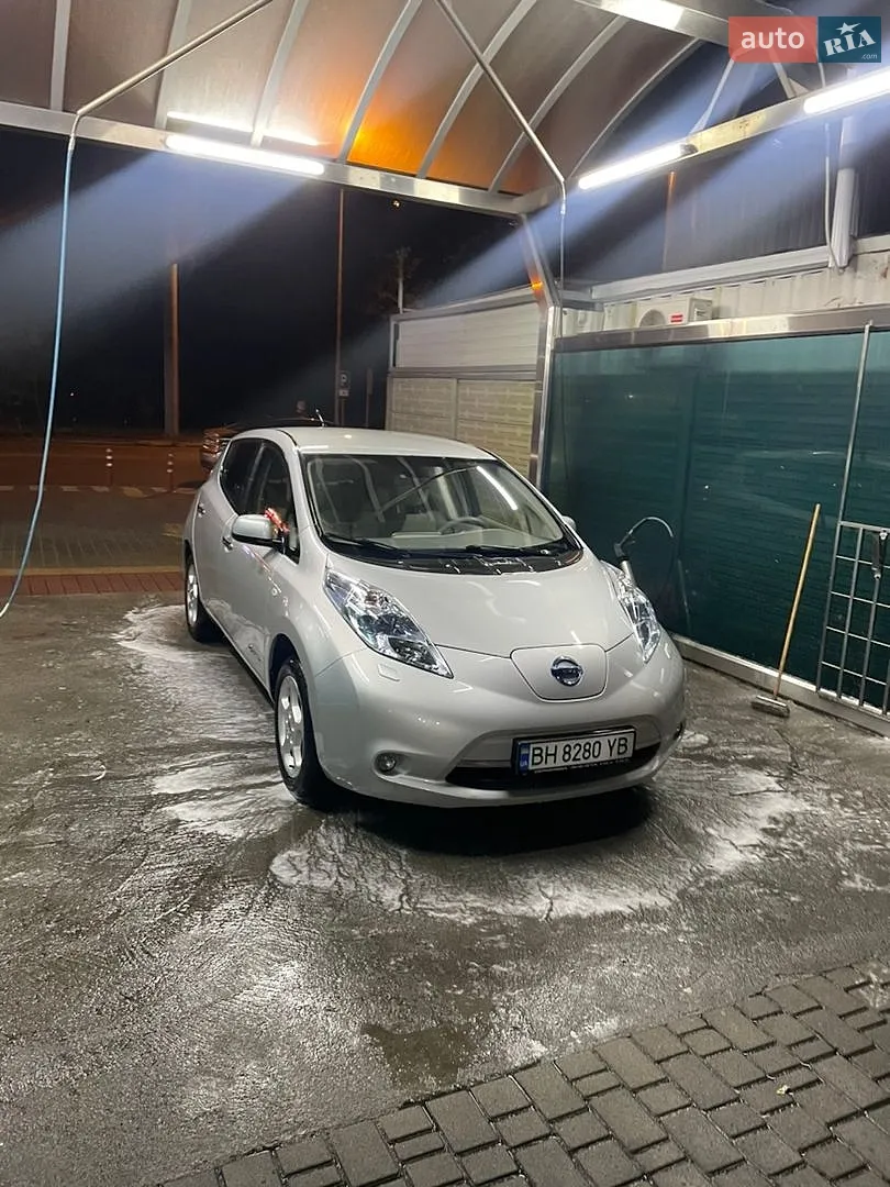Nissan Leaf, 2012