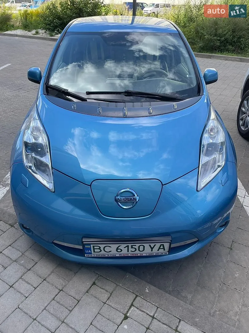 Nissan Leaf, 2011