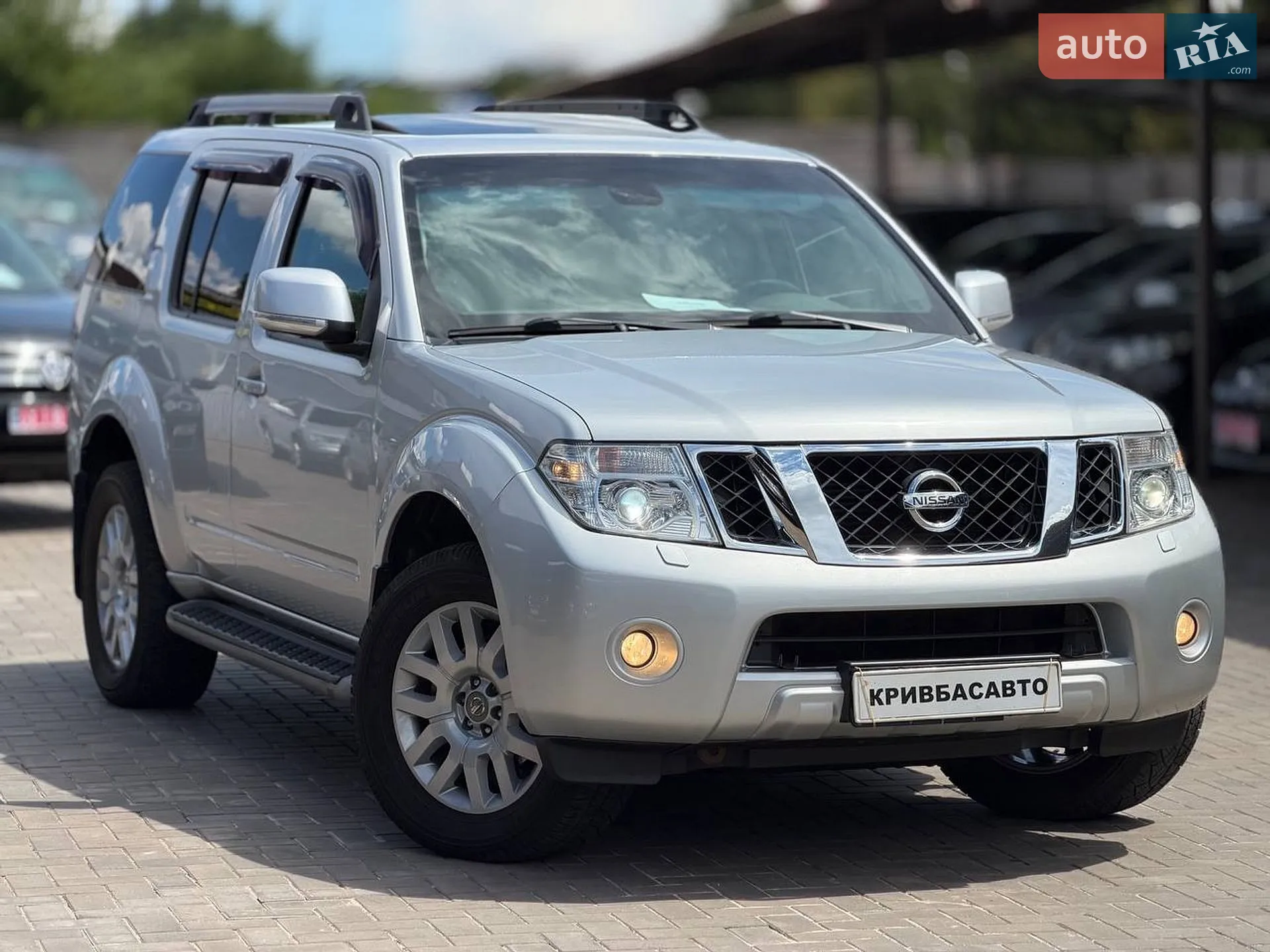 Nissan Pathfinder, 2011