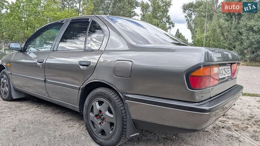 Nissan Primera, 1990