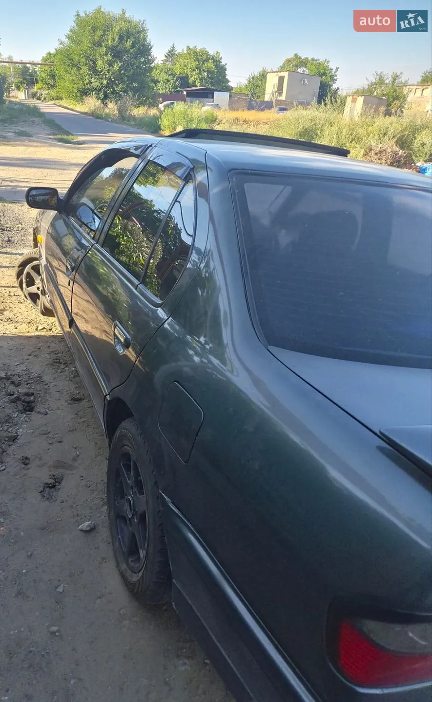 Nissan Primera, 1995