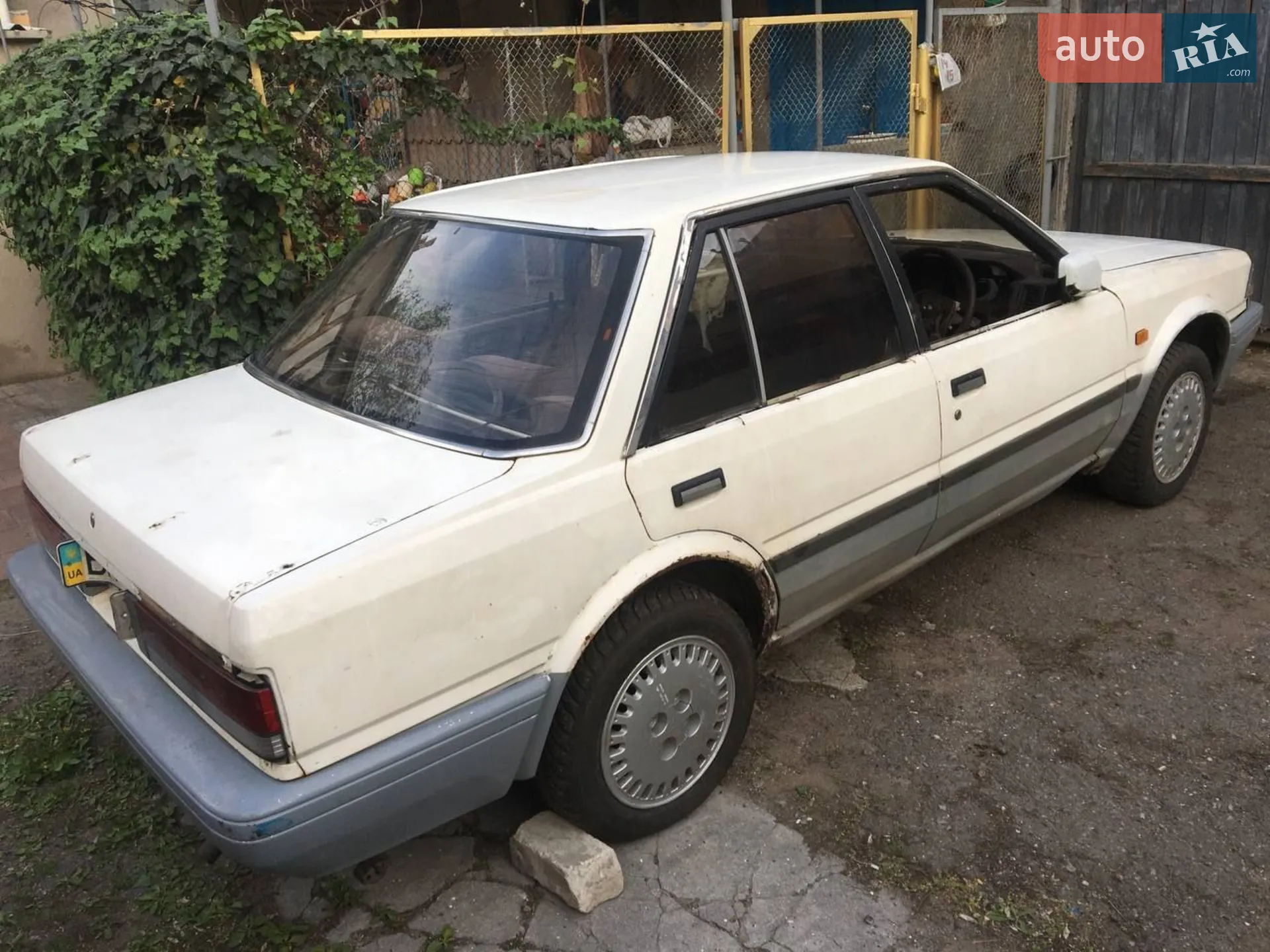 Nissan Stanza, 1988