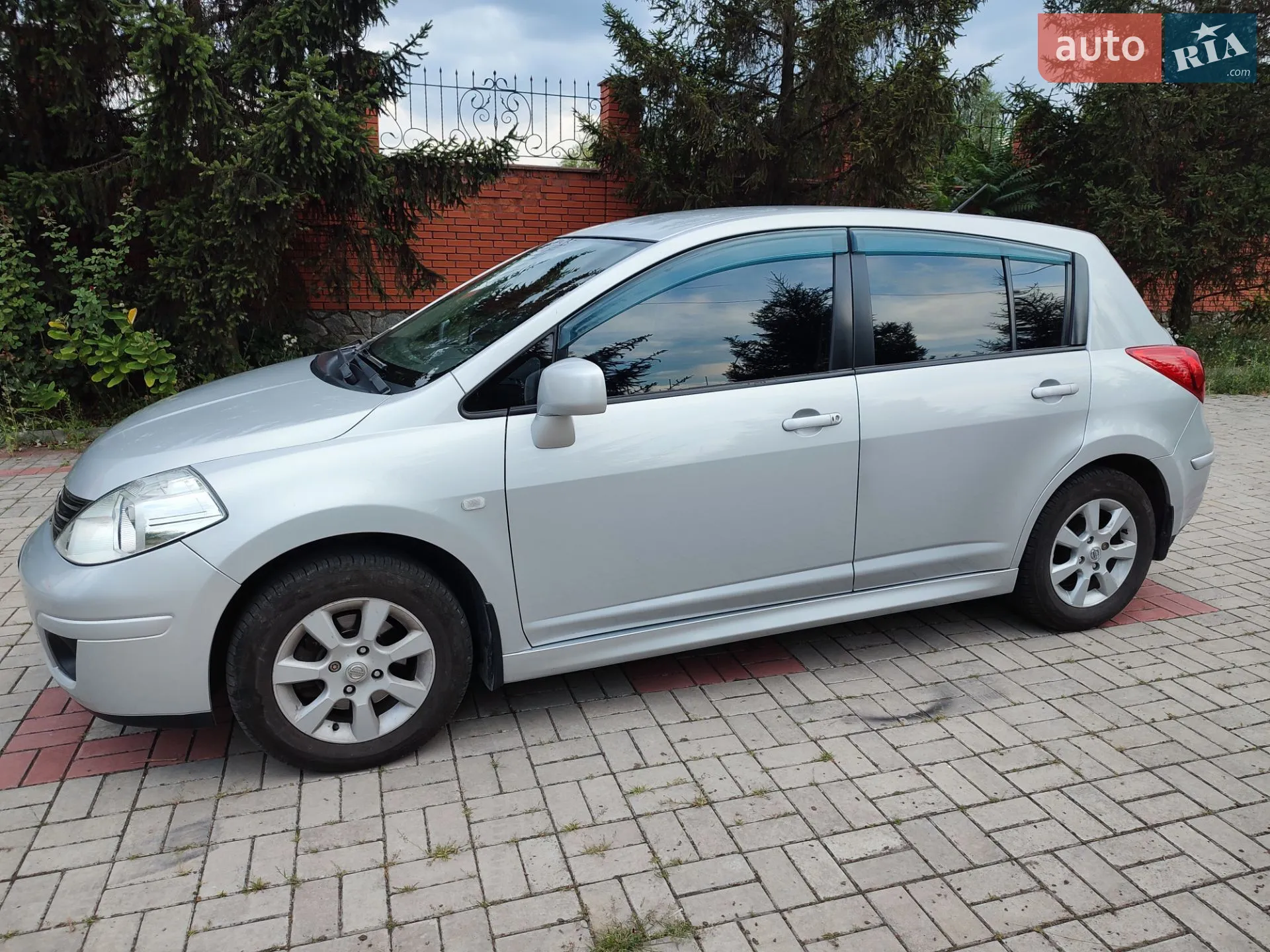 Nissan TIIDA, 2011