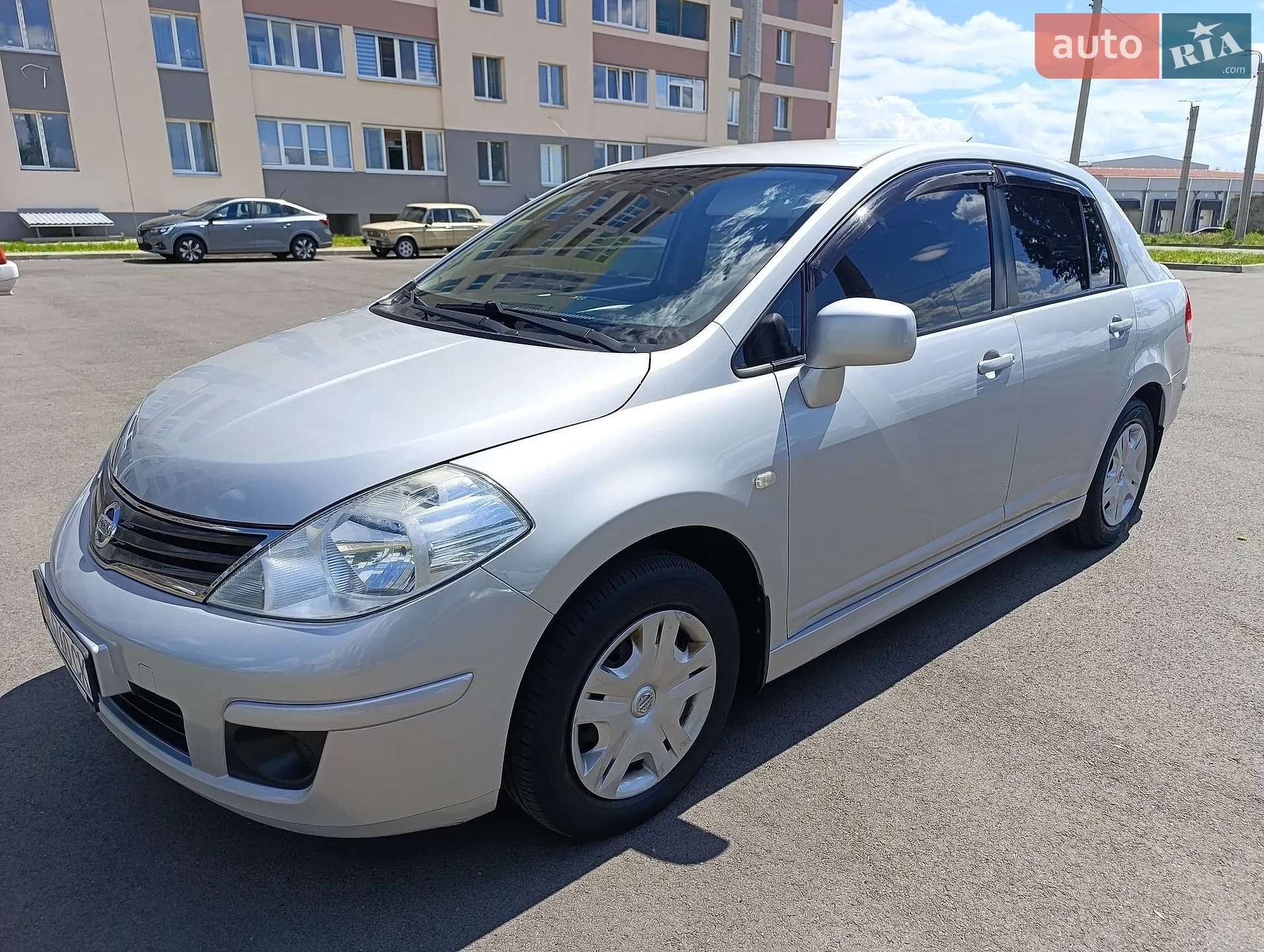 Nissan TIIDA, 2011