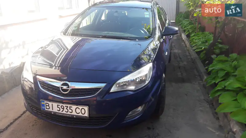 Opel Astra, 2011