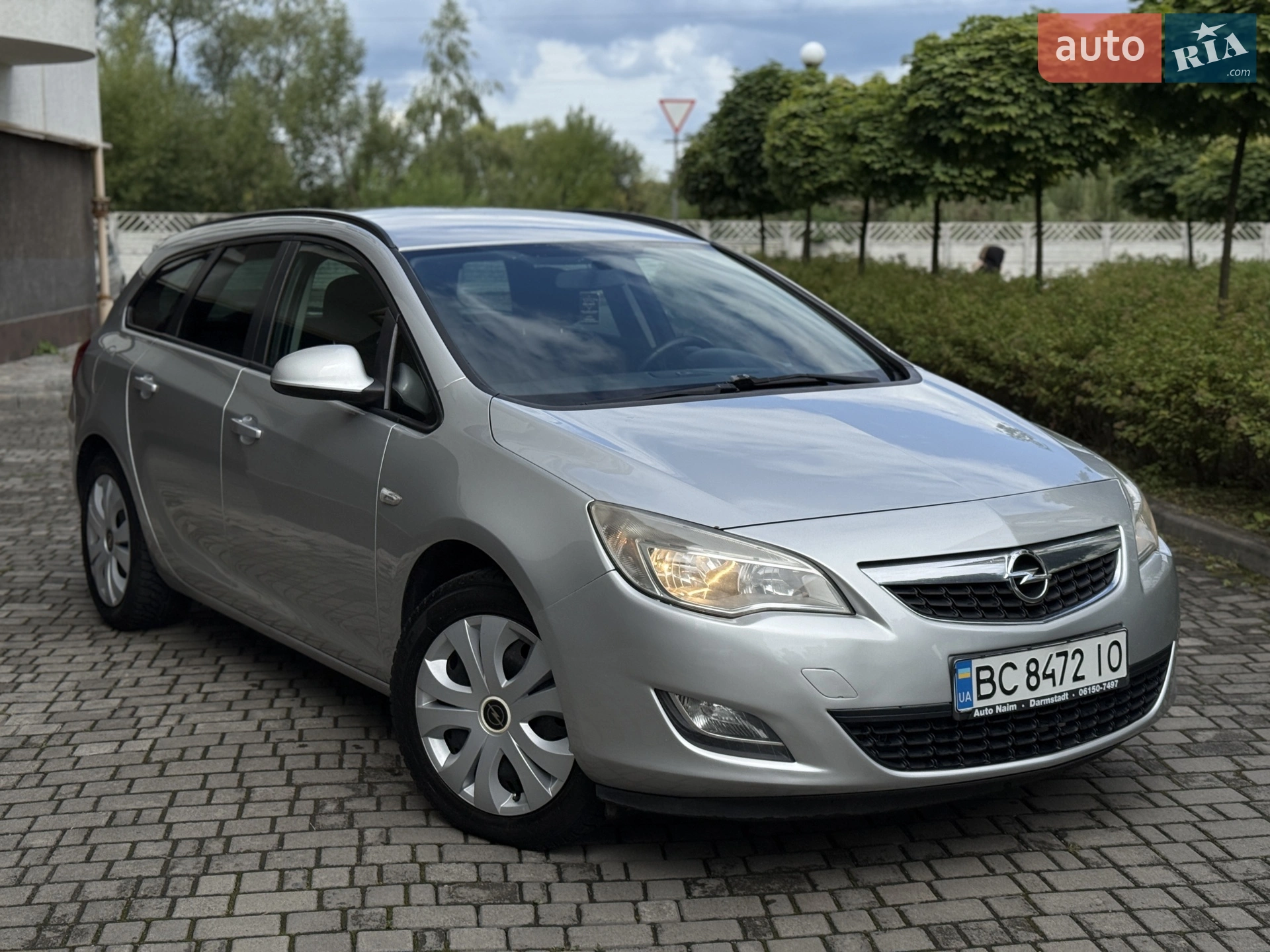 Opel Astra, 2011