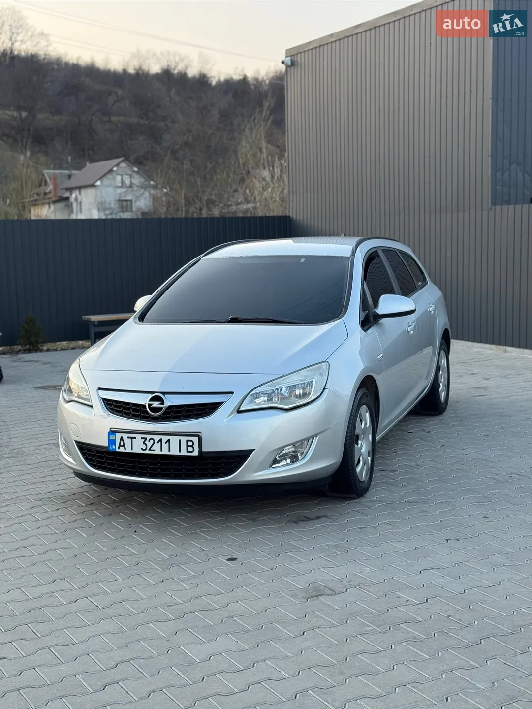 Opel Astra, 2011