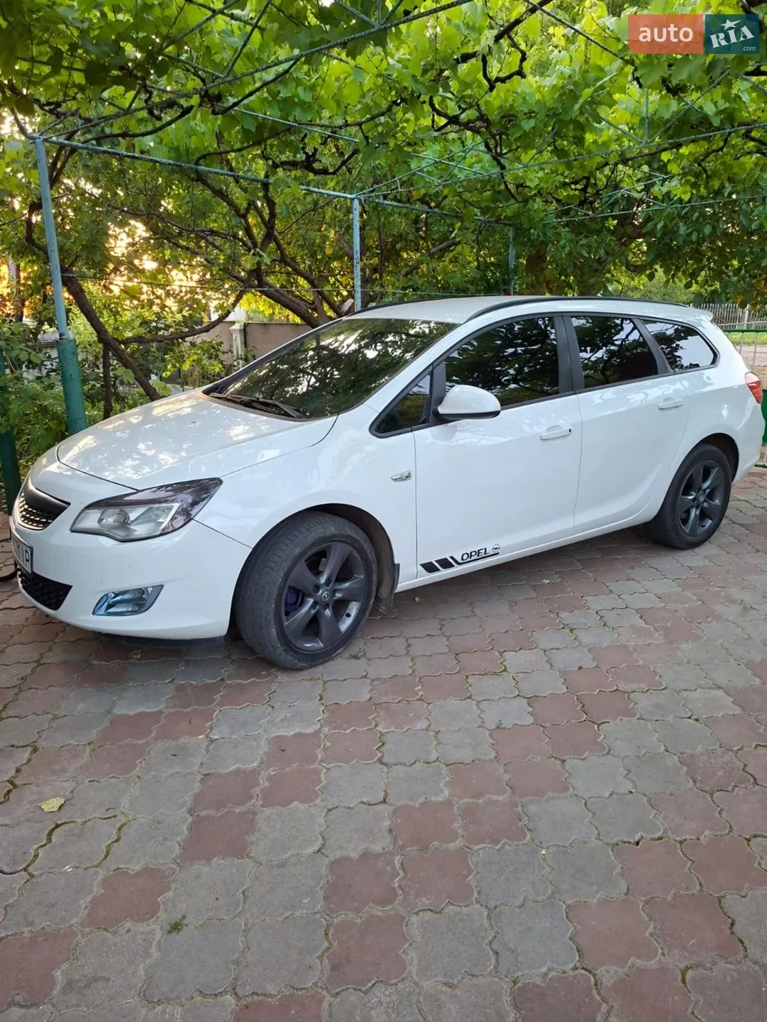 Opel Astra, 2011