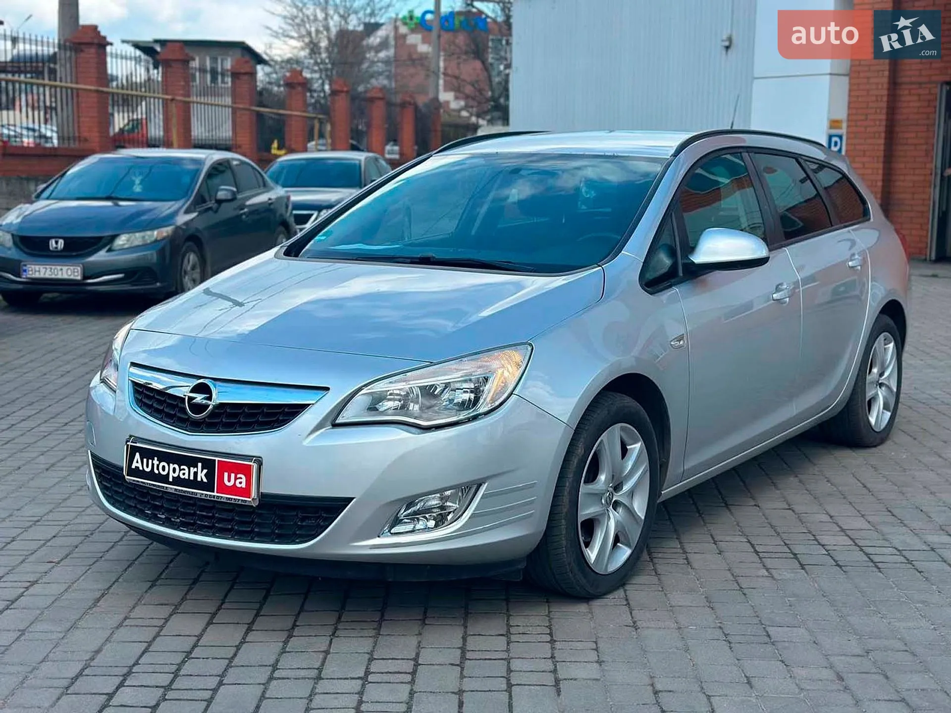 Opel Astra, 2011