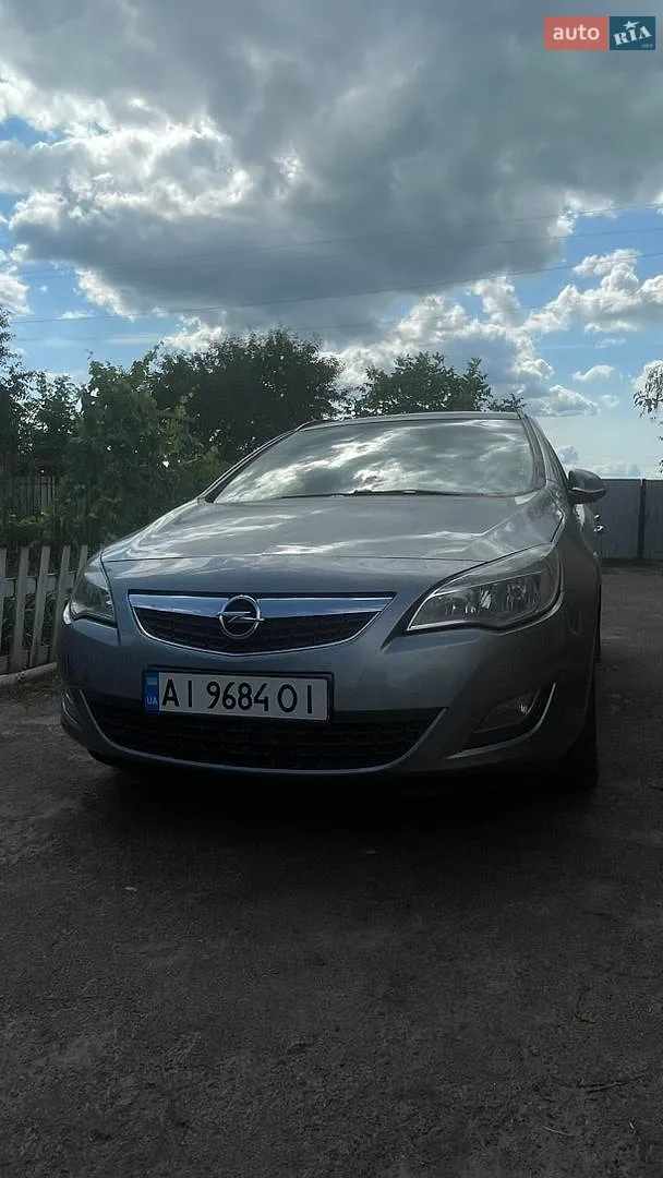 Opel Astra, 2011