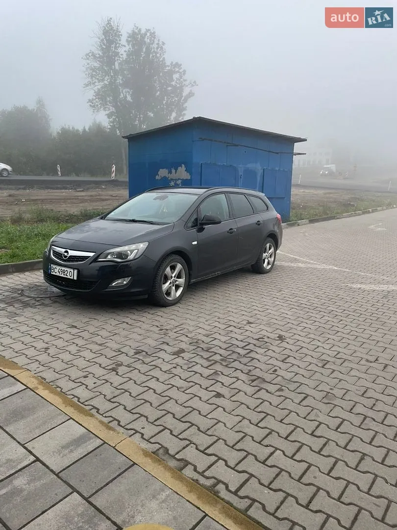 Opel Astra, 2011