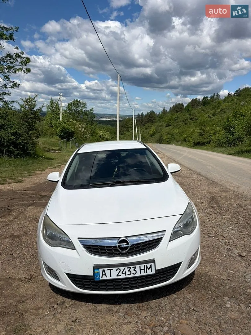 Opel Astra, 2011