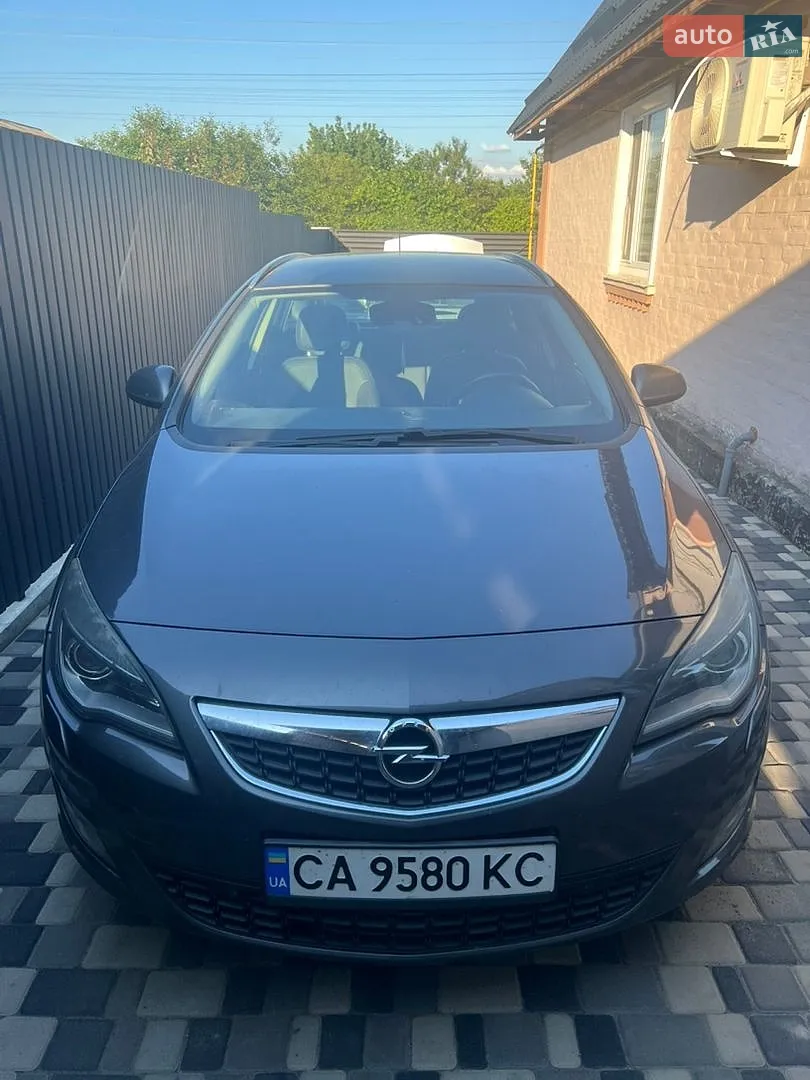 Opel Astra, 2011