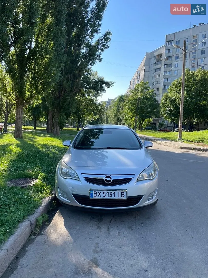 Opel Astra, 2011