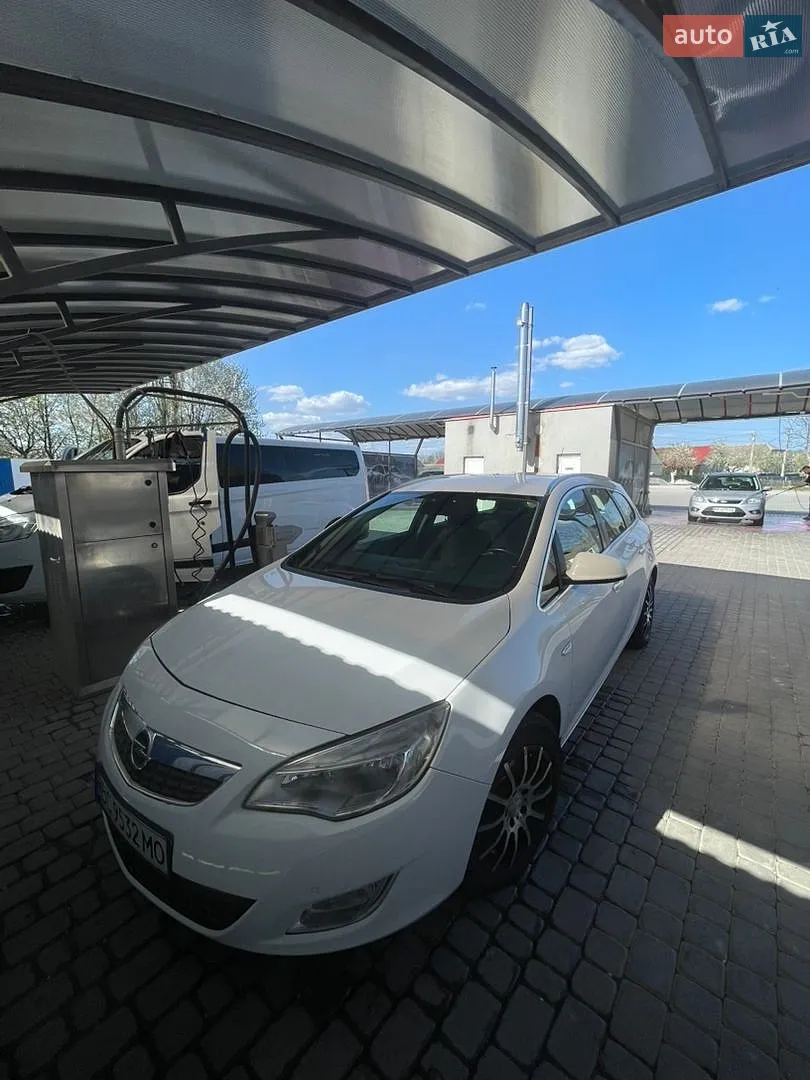 Opel Astra, 2012