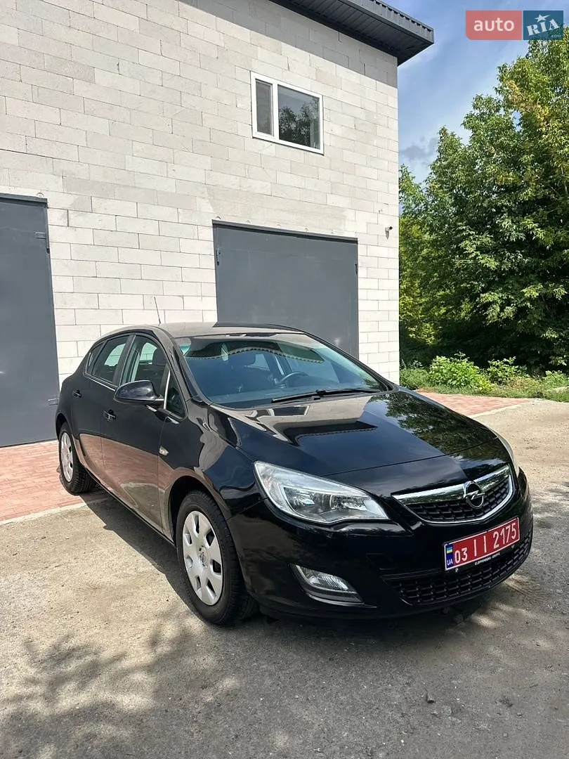 Opel Astra, 2011