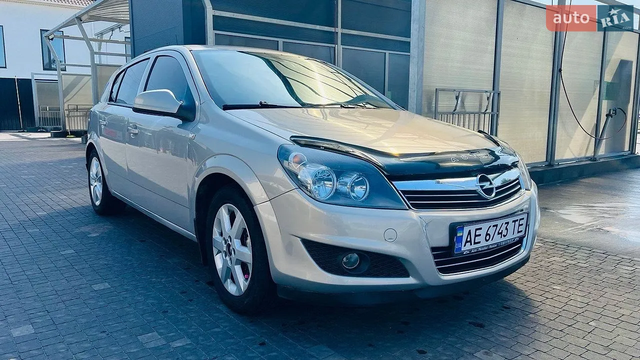Opel Astra, 2011