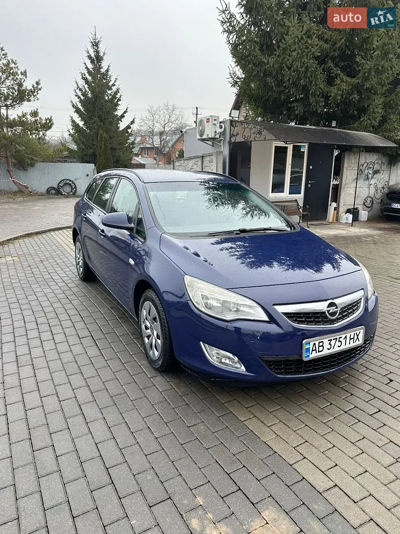 Opel Astra, 2011