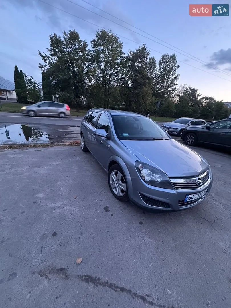 Opel Astra, 2010