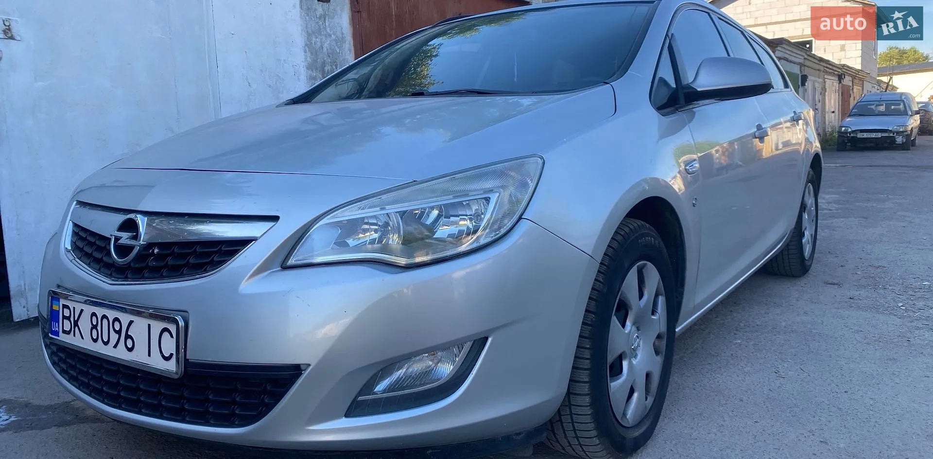 Opel Astra, 2011