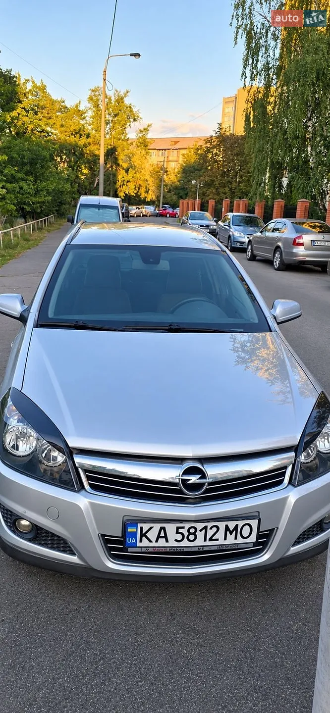 Opel Astra, 2010