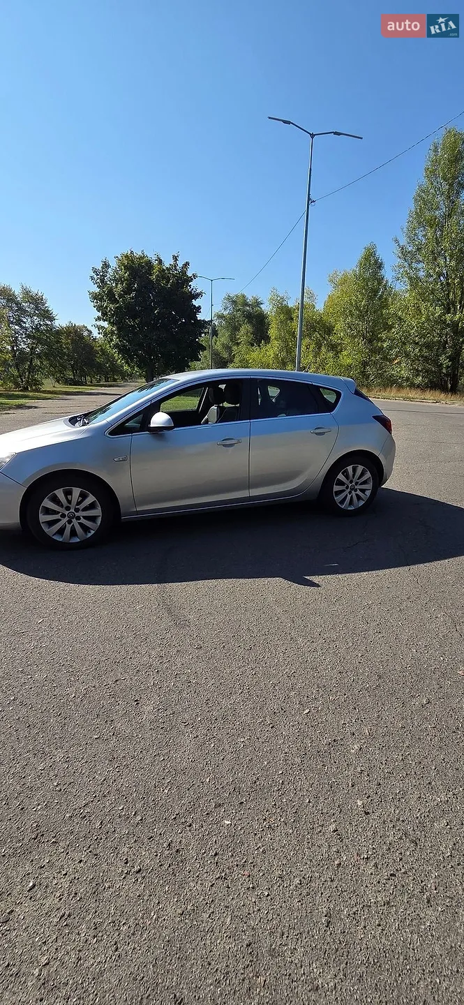 Opel Astra, 2010