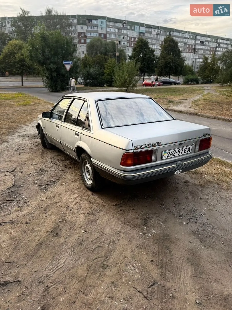 Opel Rekord, 1983