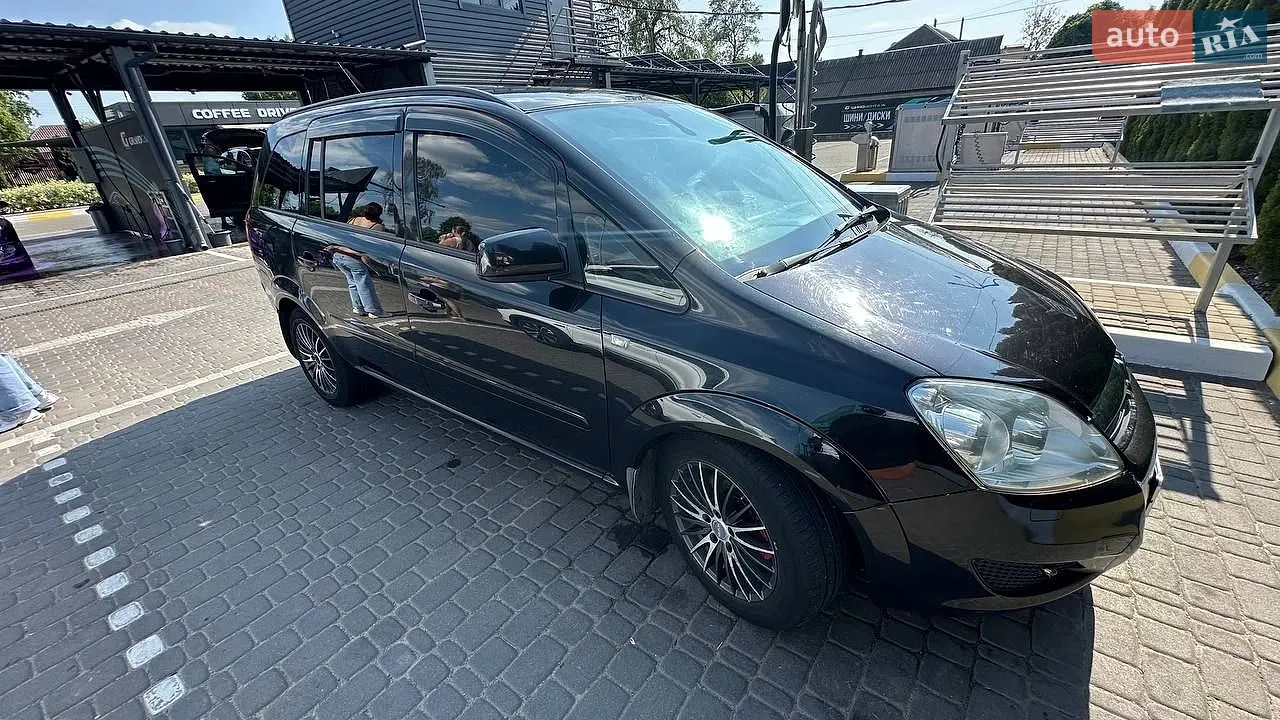 Opel Zafira 2010 — 1