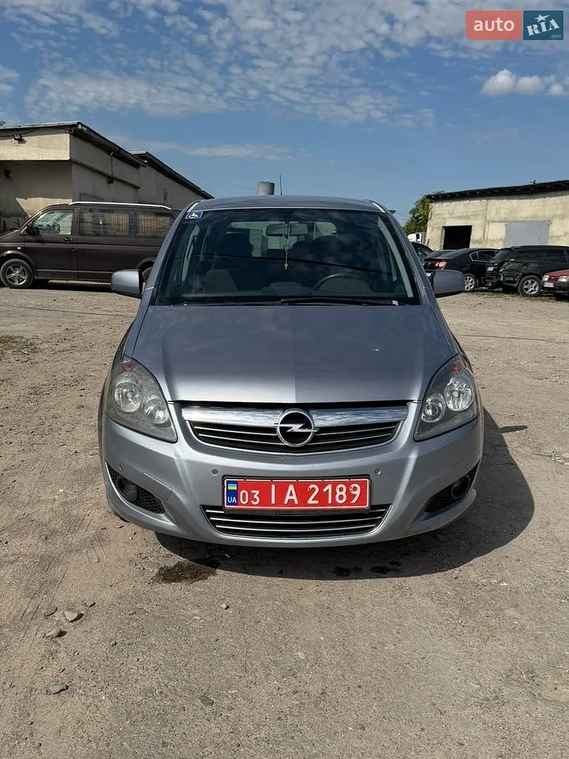 Opel Zafira, 2011