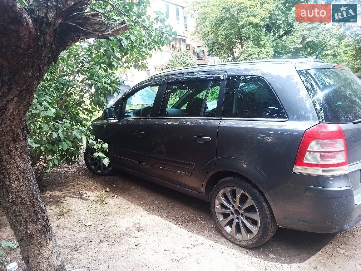 Opel Zafira, 2011