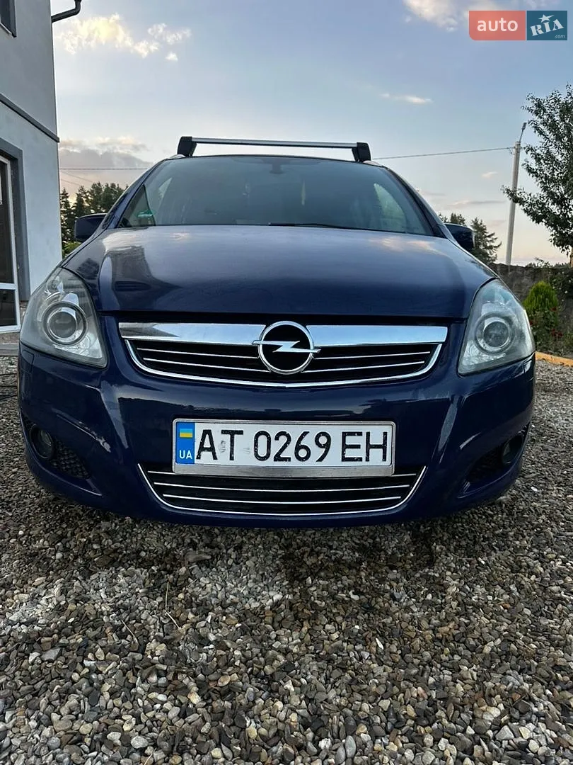 Opel Zafira, 2011