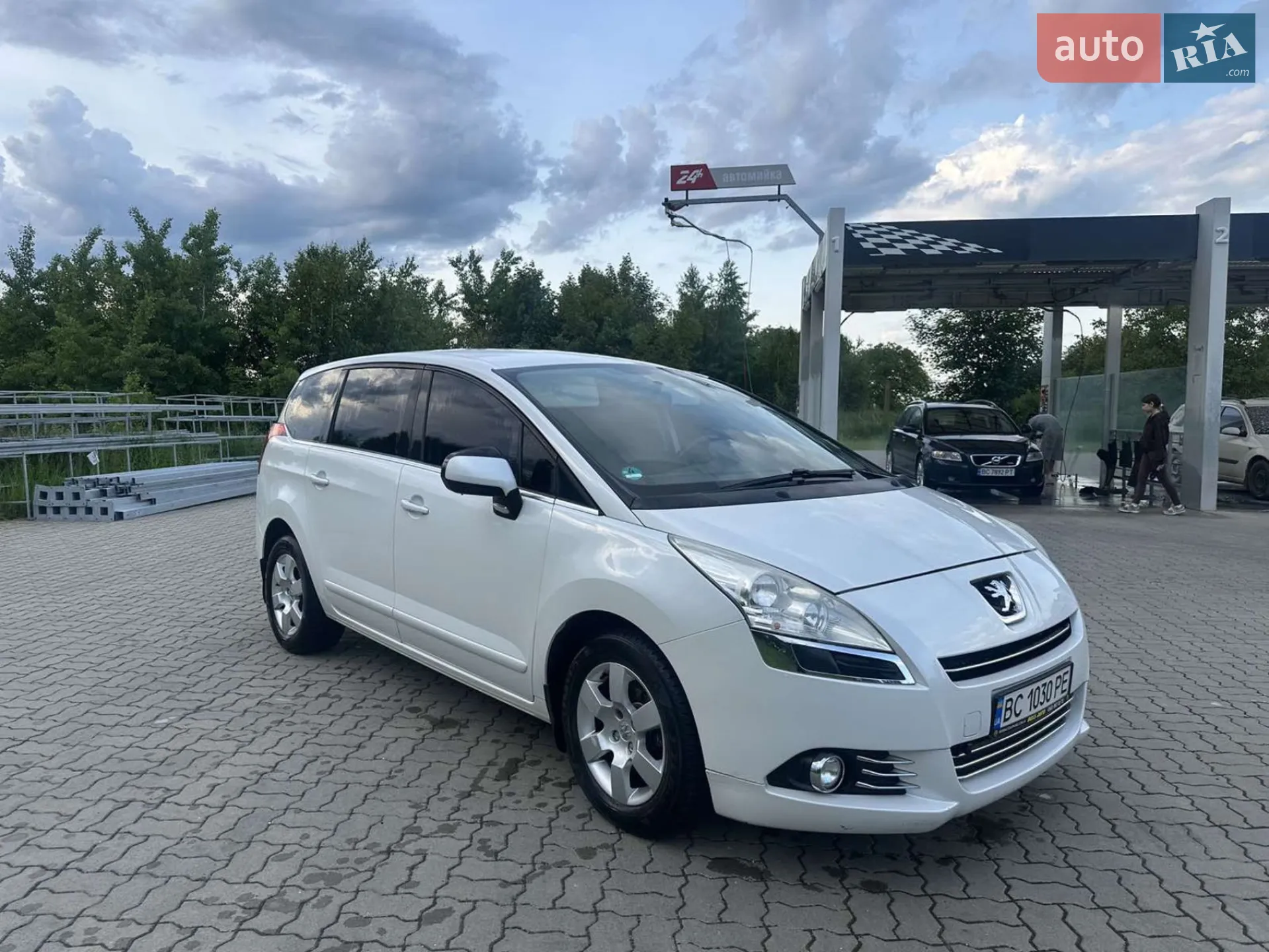 Peugeot 5008, 2011