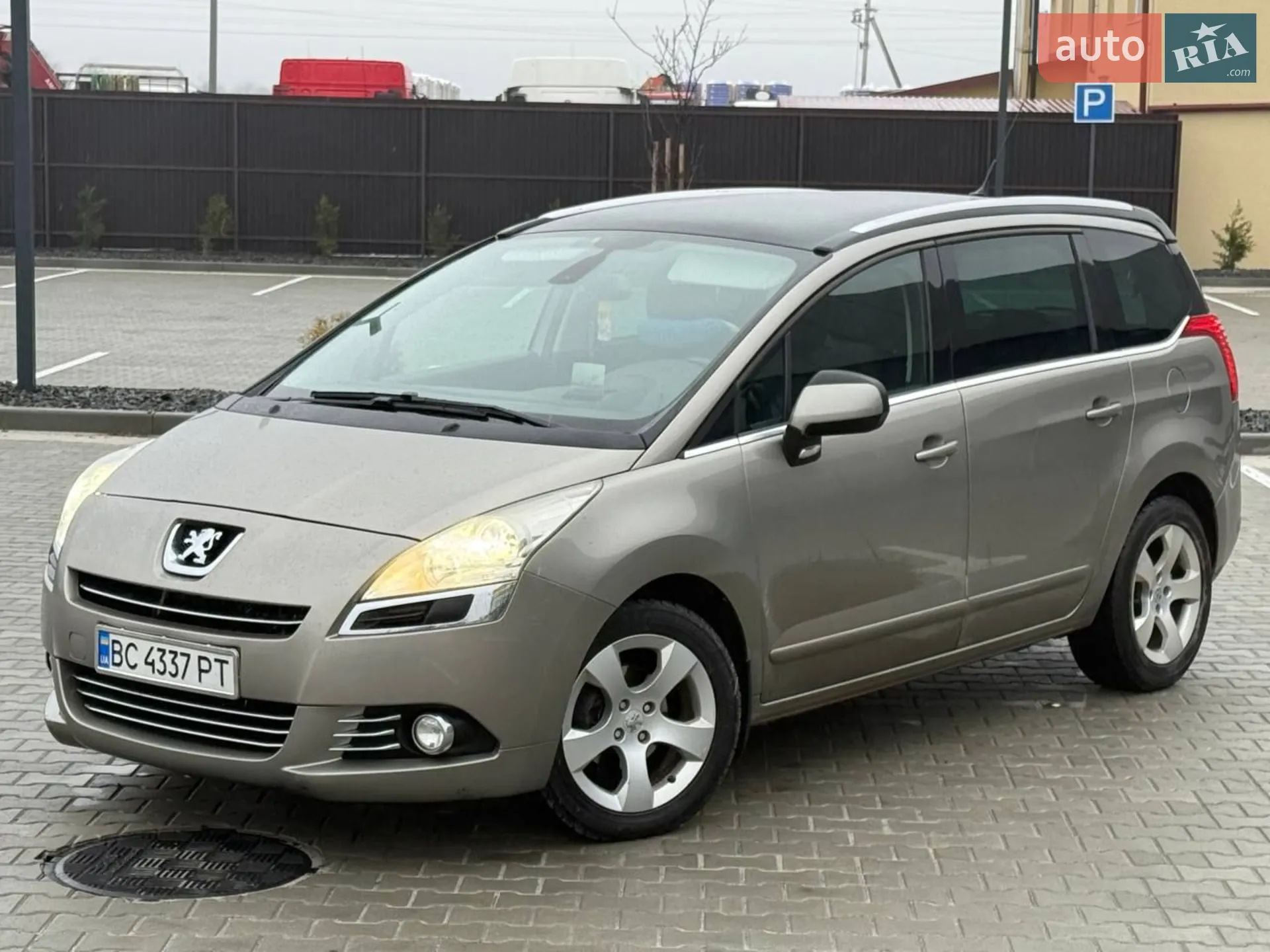 Peugeot 5008, 2011