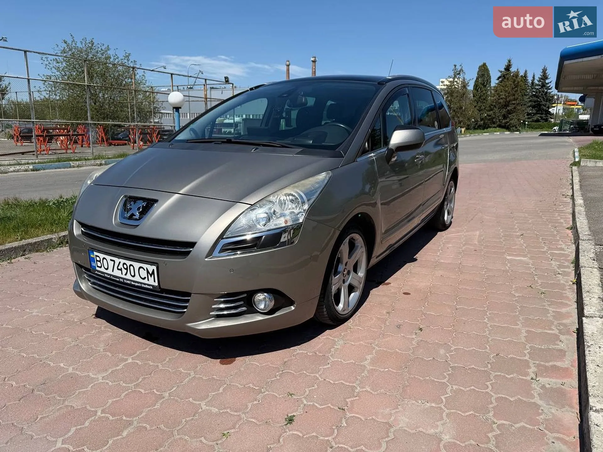 Peugeot 5008, 2011