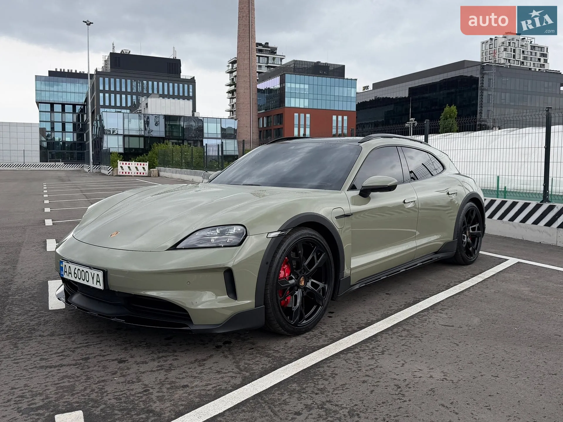 Porsche Taycan Cross Turismo, 2024