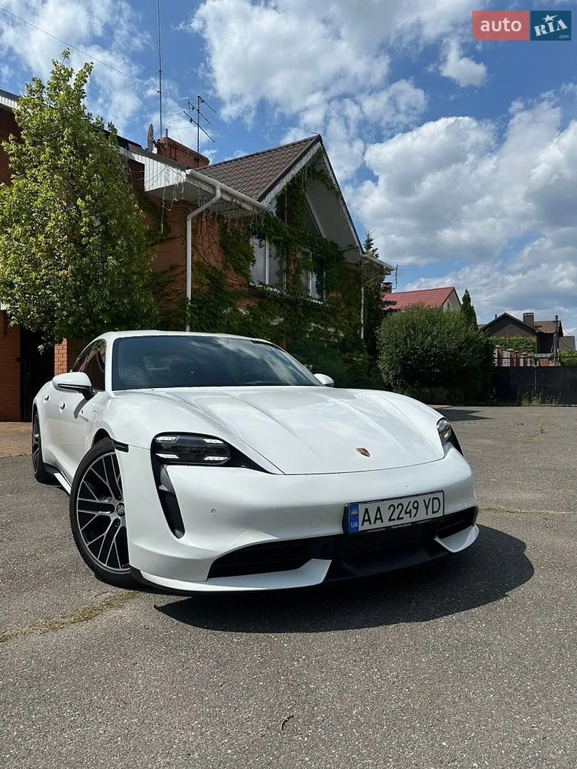 Porsche Taycan, 2020