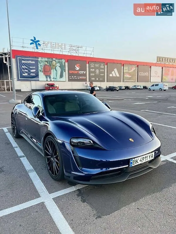 Porsche Taycan, 2021