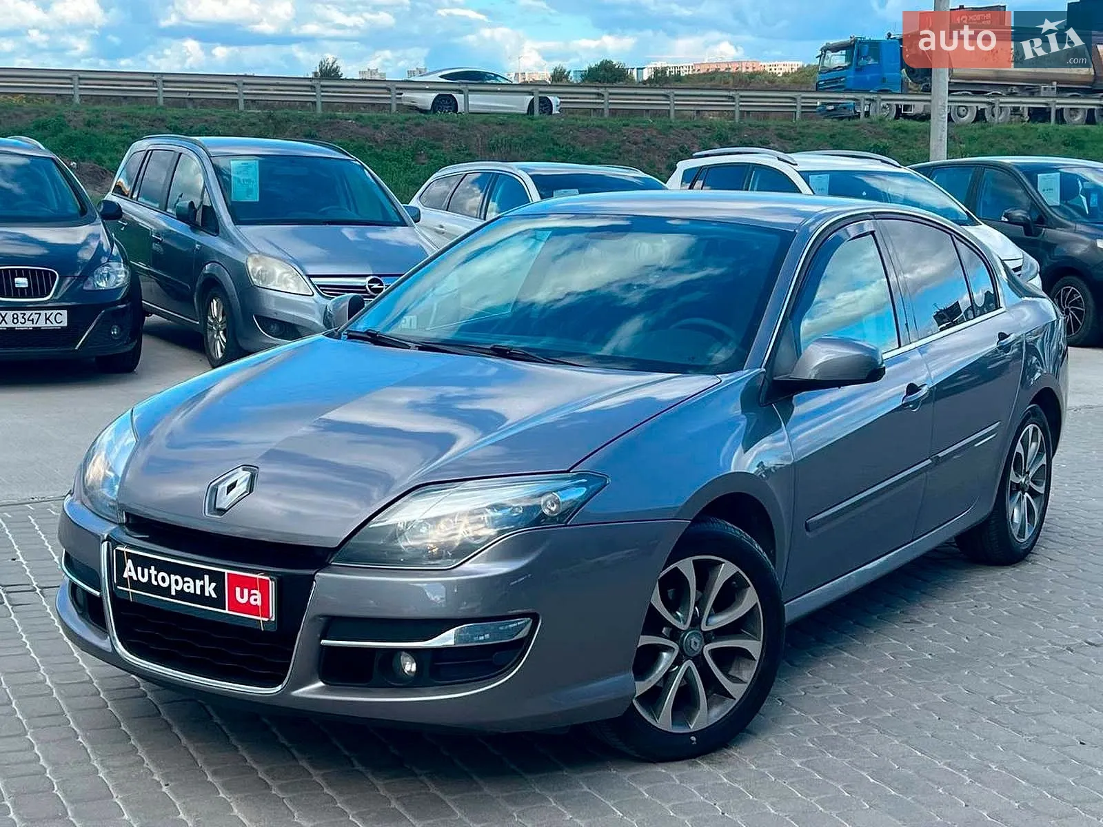 Renault Laguna, 2011