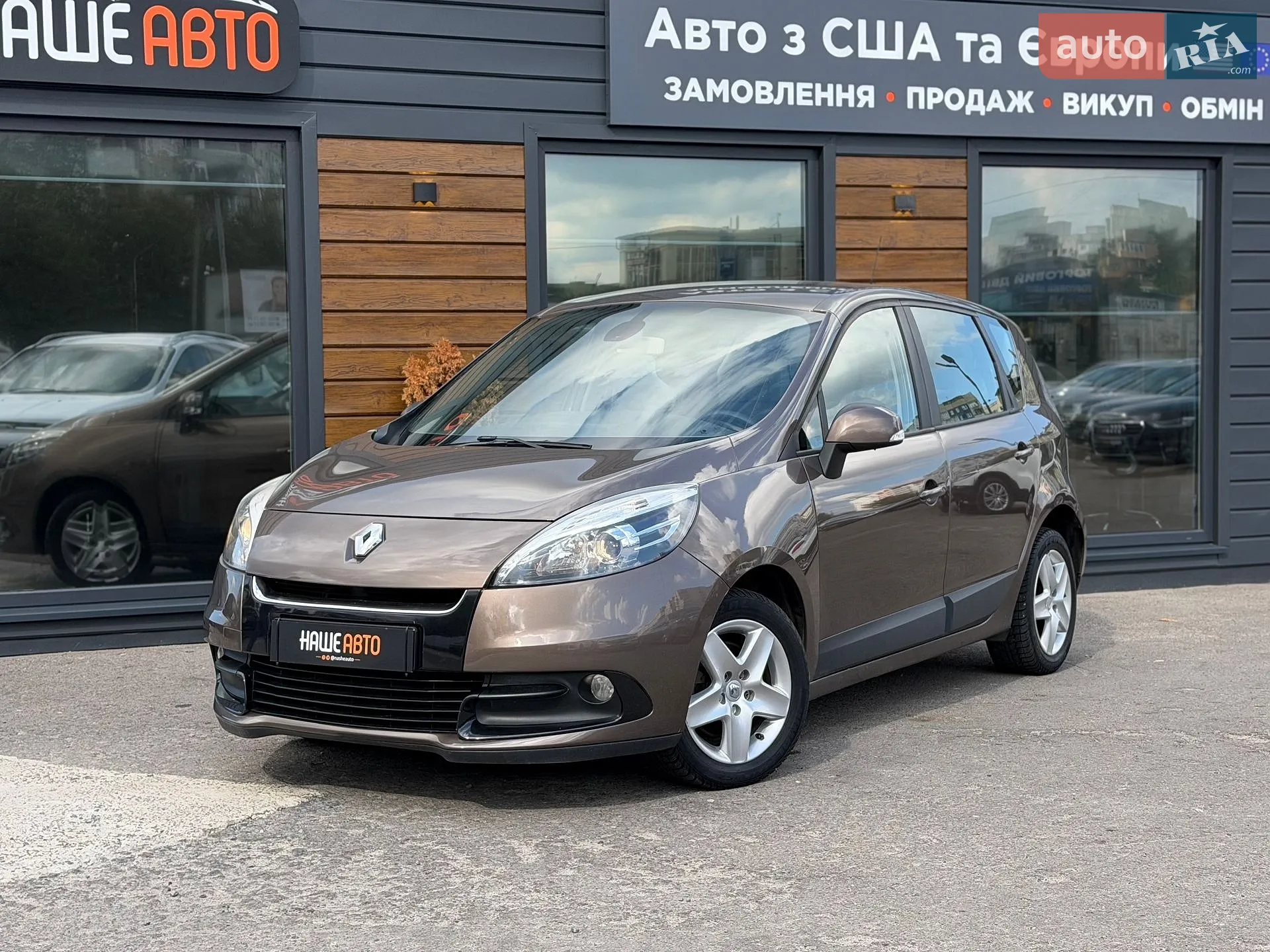 Renault Scenic 2012 — 1