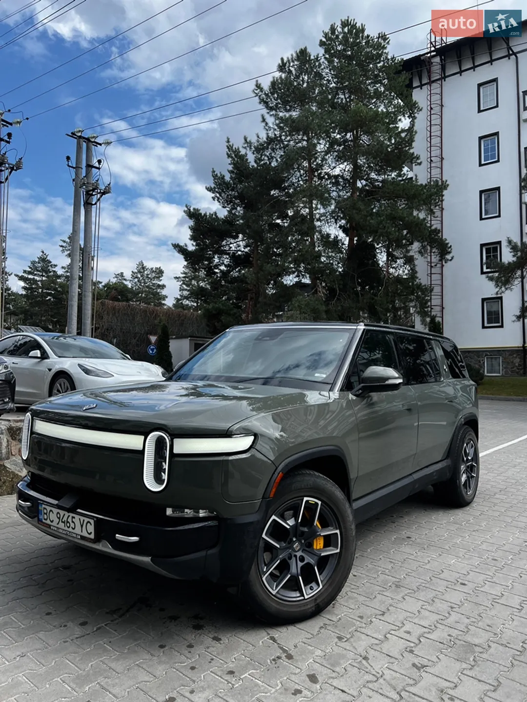 Rivian R1S 2022 — 1