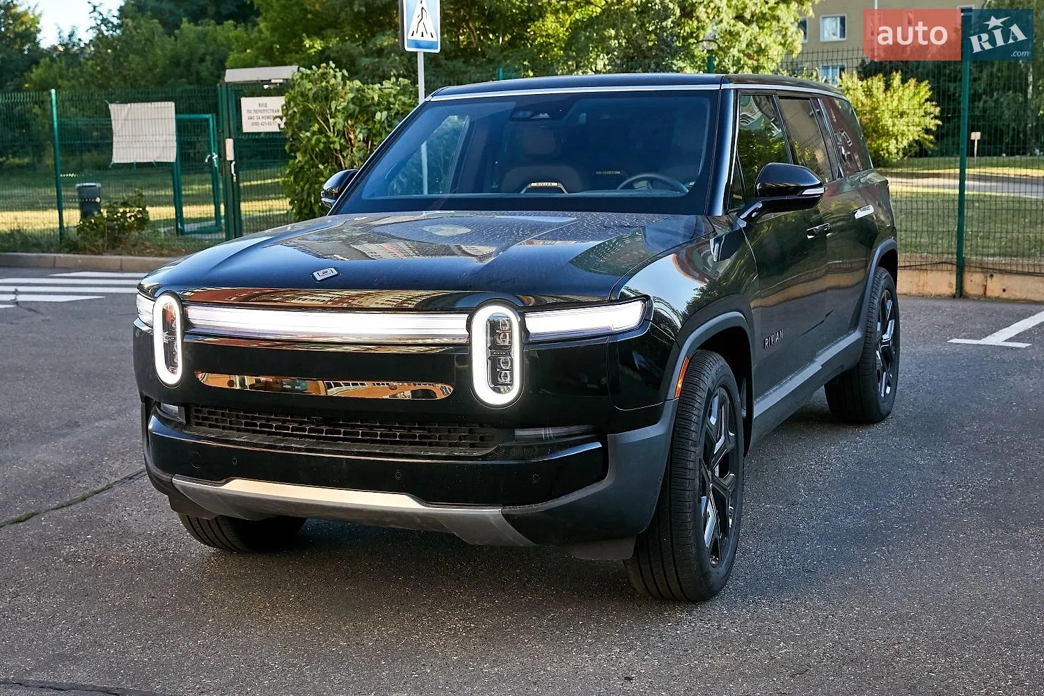 Rivian R1S, 2025