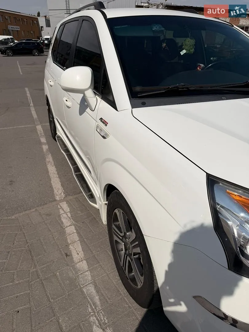 SsangYong Korando Turismo, 2015