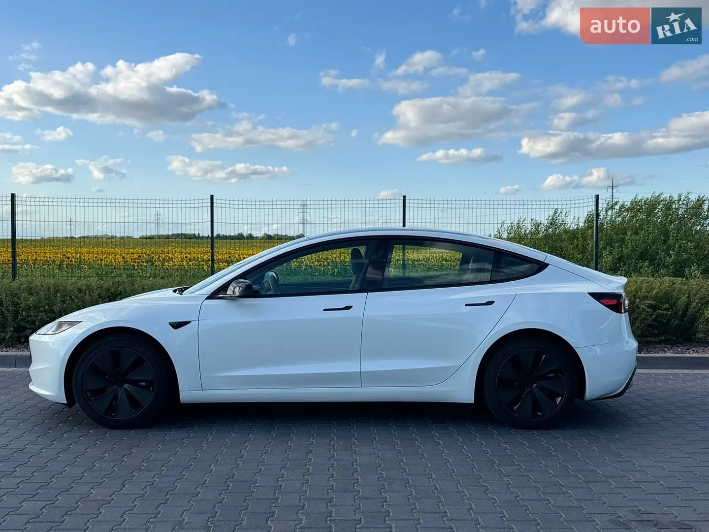 Tesla Model 3, 2024