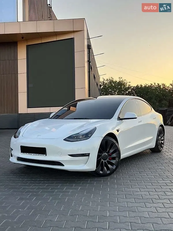 Tesla Model 3, 2022