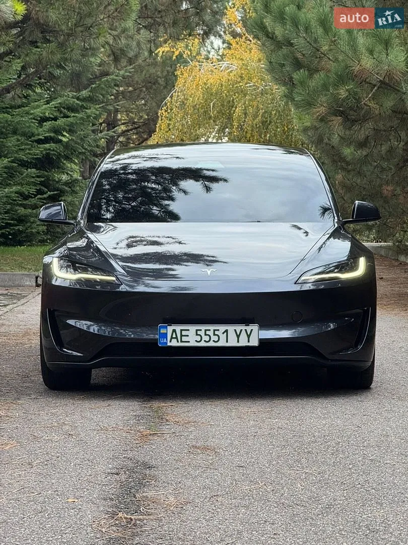 Tesla Model 3, 2025