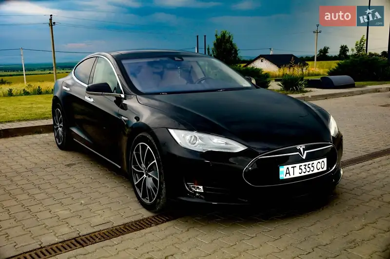 Tesla Model S, 2015