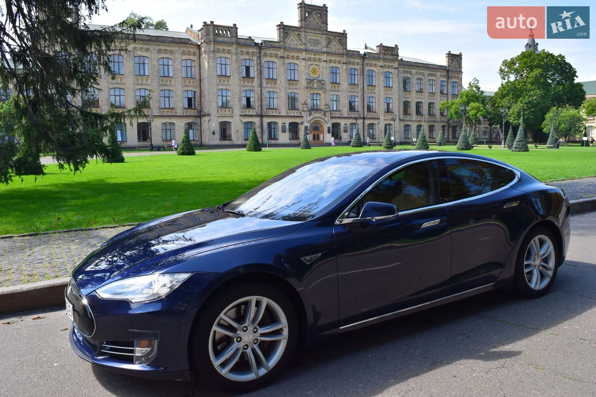 Tesla Model S, 2015