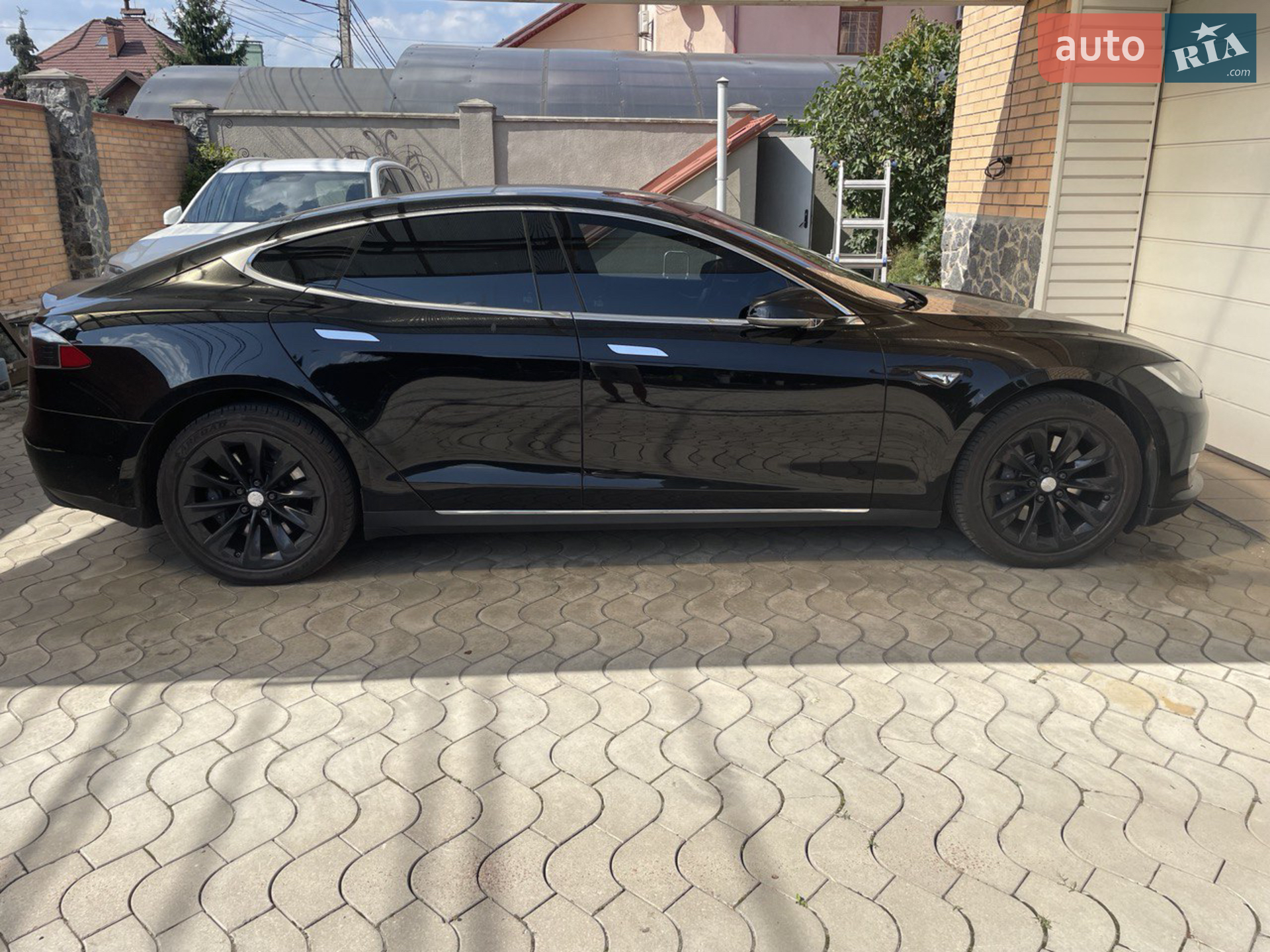 Tesla Model S, 2015