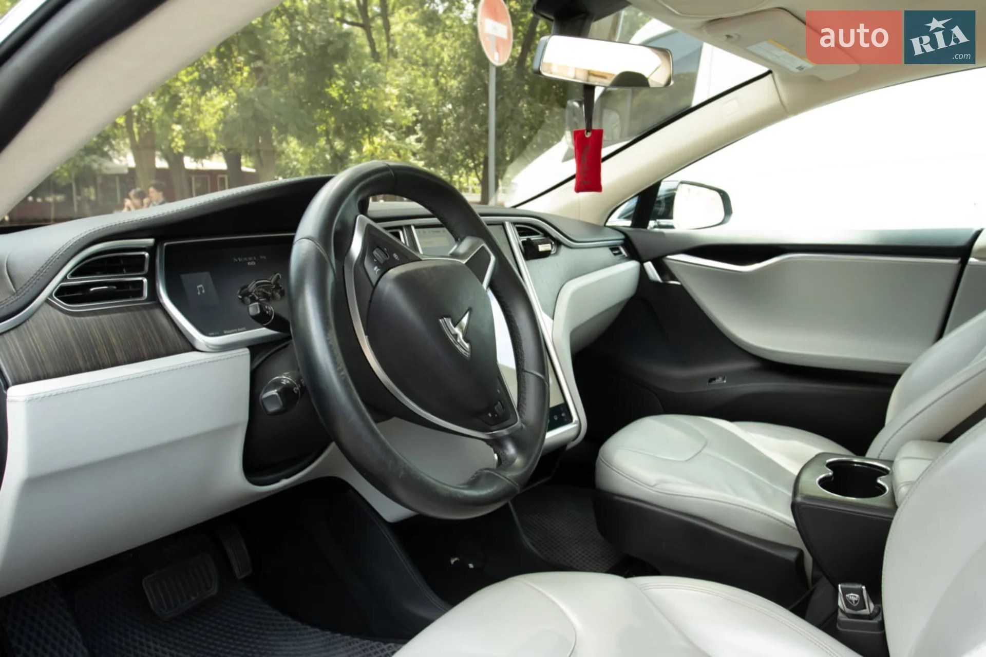 Tesla Model S 2013 — 1